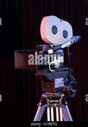 Studioaufnahme Produkt einer Panavision Panaflex Motion Picture Film Kamera. Keine Logos sichtbar. Stockfoto