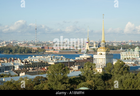 Eine Ansicht von St. Petersburg, Russland, einschließlich der Turmspitze der Admiralität Büro Stockfoto