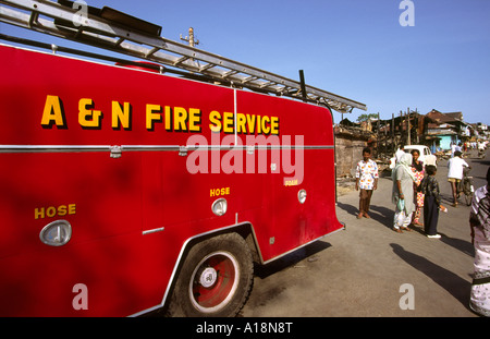 Indien South Andaman Island Port Blair Feuerwehrauto in Aberdeen Basar nach 1996 Brand Stockfoto