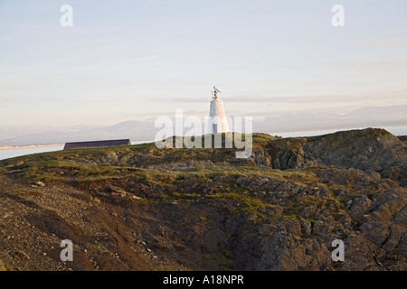 LLANDDWYN Insel ISLE OF ANGLESEY NORTH WALES UK Dezember Twr Bach die kleinere der beiden Leuchttürme auf dieser schönen Insel Stockfoto