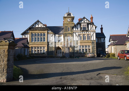 NEWBOROUGH ISLE OF ANGLESEY NORTH WALES UK Dezember beschenkt das luxuriöse Civic-Institut von Sir J Pritchard Jones Stockfoto