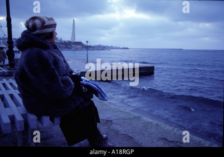 Ukrainerin, betrachten das Meer bei Grafskiy Pristan Sewastopol Ukraine Stockfoto