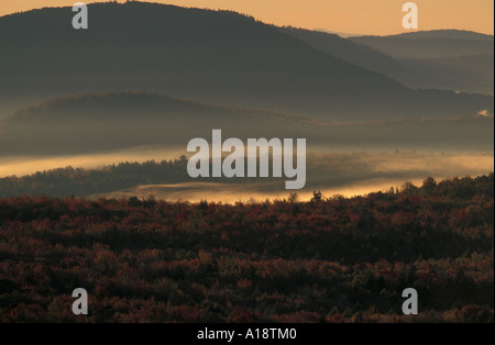 Peru-VT-Sonnenaufgang in der Green Mountain National Forest in der Nähe von Skigebiet Bromley Stockfoto