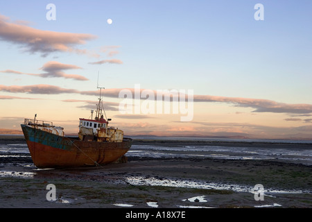 Schiffswrack am Ufer Cumbrian Roa Island Morecambe Bay Stockfoto
