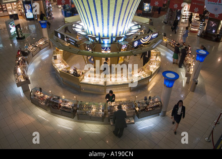 Duty Free shopping internationale Flughafen von Abu Dhabi Vereinigte Arabische Emirate VAE Stockfoto