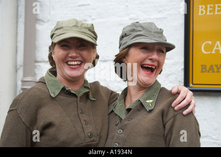 Paar der weiblichen amerikanischen Soldaten am Wochenende Pickering Krieg alljährlich im Oktober North Yorkshire Stockfoto