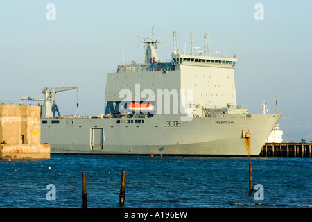 RFA Mounts Bay Schiff im Hafen von Portland, Dorset, Großbritannien Stockfoto