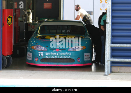 V8-Nascar Stock-Car in der Grube-garage Stockfoto