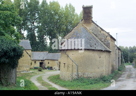 Häuser mit Erde, 'Le Bas Caharel' Weiler, St-Juvat, Bretagne, Frankreich Stockfoto