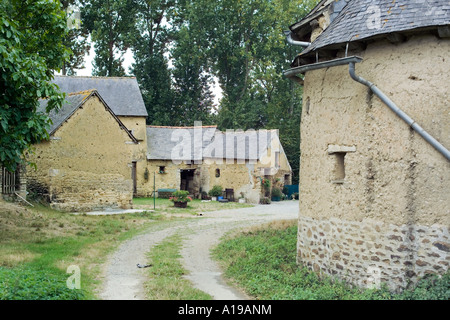 Häuser aus gerammtem Boden, Weiler 'Le Bas Caharel', Saint-Juvat, Bretagne, Frankreich Europa Stockfoto