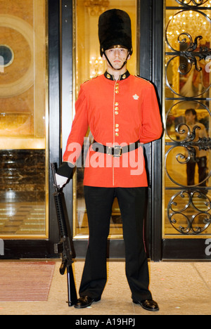 Macau-Guard vor Grand Kaiser Hotel China Stockfoto