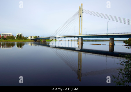 Holzfäller Kerze Brücke Kemijoki Brücke Rovaniemi Lapin Lääni Finnlands Stockfoto