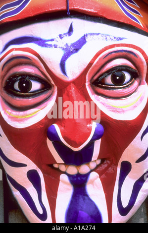 Gesicht bemalte Statue in Haw Par Villa Themenpark in Singapur früher Tiger Balm Gardens Stockfoto