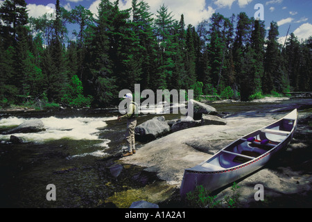 Angeln Quetico Provincial Park Herr Stockfoto