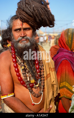 Naga Sadhu von Juna Akhara mit lange Dreadlocks, Maha Kumbh Mela 2001, Allahabad, Uttar Pradesh, Indien Stockfoto