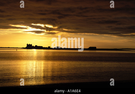 Piel Schloss auf Piel Insel bei Sonnenuntergang im Winter in der Nähe von Barrow in Furness Morecambe Bay England Stockfoto