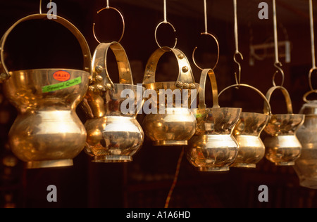 Kumbhs (Kannen) für den Verkauf in das Dorf von Dara Ganj, Maha Kumbh Mela 2001, Allahabad, Uttar Pradesh, Indien Stockfoto