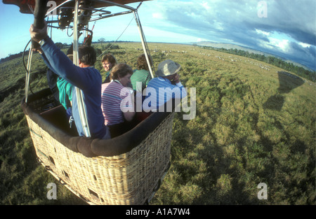 Nahaufnahme Fish Eye Objektiv der Fahrt mit dem Heißluftballon in die Masai Mara National Reserve Kenia in Ostafrika Stockfoto