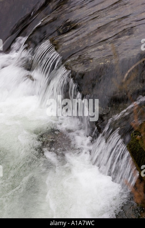 River Ogwen Ogwen Bank in der Nähe von Bethesda in den Snowdonia National Park Gwynedd North Wales UK Vereinigtes Königreich British Isles Grea Stockfoto