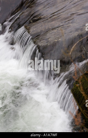 River Ogwen Ogwen Bank in der Nähe von Bethesda in den Snowdonia National Park Gwynedd North Wales UK Vereinigtes Königreich British Isles Grea Stockfoto