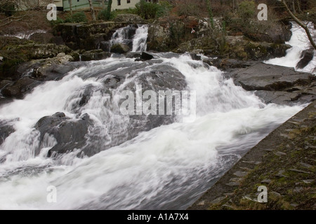 River Ogwen Ogwen Bank in der Nähe von Bethesda in den Snowdonia National Park Gwynedd North Wales UK Vereinigtes Königreich British Isles Grea Stockfoto
