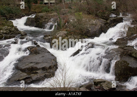 River Ogwen Ogwen Bank in der Nähe von Bethesda in den Snowdonia National Park Gwynedd North Wales UK Vereinigtes Königreich British Isles Grea Stockfoto