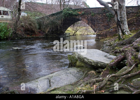 Brücke über den Fluss Ogwen in Ogwen Bank in der Nähe von Bethesda in den Snowdonia National Park Gwynedd North Wales UK Großbritannien Br Stockfoto