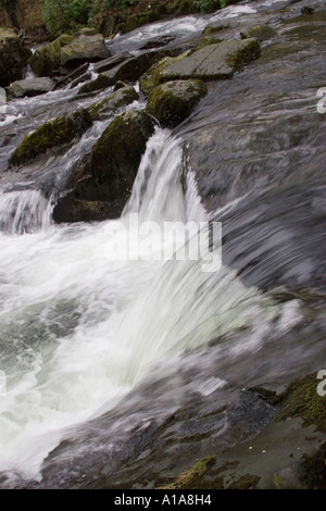 River Ogwen Ogwen Bank in der Nähe von Bethesda in den Snowdonia National Park Gwynedd North Wales UK Vereinigtes Königreich British Isles Grea Stockfoto