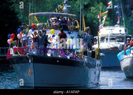 Washington-Seattle-Motorboote parade bis Montlake Schnitt am Tag der Eröffnung der Bootssaison Sommer Stockfoto