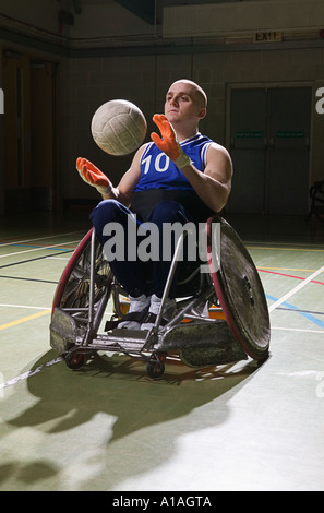 Quad Rugby-Spieler in einem Rollstuhl Stockfoto