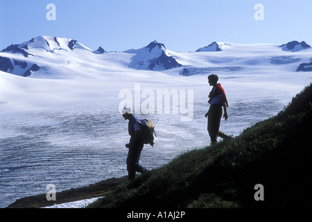 USA Alaska Kenai Fjords Nationalpark Wanderer herabsteigen Harding Icefield Trail über Exit-Gletscher am Nachmittag im Sommer Stockfoto