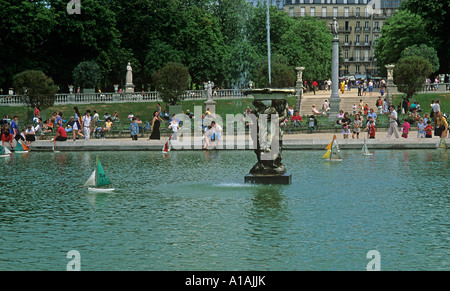 Jardin du Luxembourg formalen Park mit Teichen und Statuen auf der südlich von Saint-Germain Viertel Zentrum von Paris Stockfoto