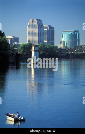 Kalifornien, Sacramento, Angeln auf dem Sacramento River Stockfoto
