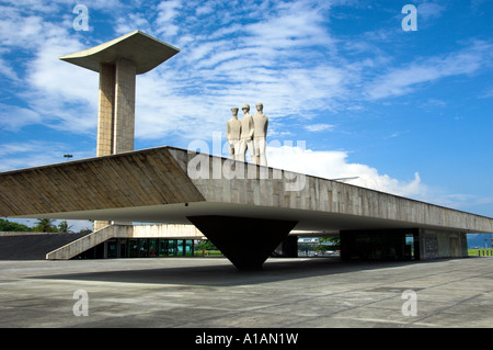 Das Kriegerdenkmal zum Gedenken an Brasilien s Beteiligung im 2. Weltkrieg in der Nähe von Gloria Pier in Rio De Janeiro Brasilien Stockfoto