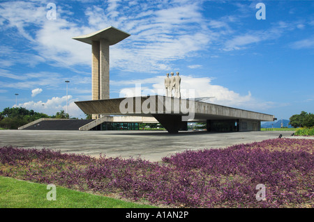 Das Kriegerdenkmal zum Gedenken an Brasilien s Beteiligung im 2. Weltkrieg in der Nähe von Gloria Pier in Rio De Janeiro Brasilien Stockfoto