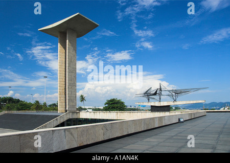 Das Kriegerdenkmal zum Gedenken an Brasilien s Beteiligung im 2. Weltkrieg in der Nähe von Gloria Pier in Rio De Janeiro Brasilien Stockfoto