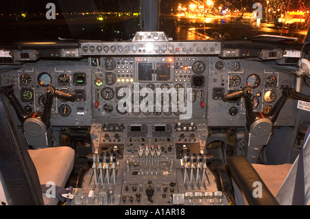 Cockpit eines Flugzeugs Shorts SC 5 Belfast Cargo Stockfoto