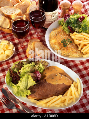 FRANZÖSISCHES ESSEN STEAK OMLETTE Stockfoto