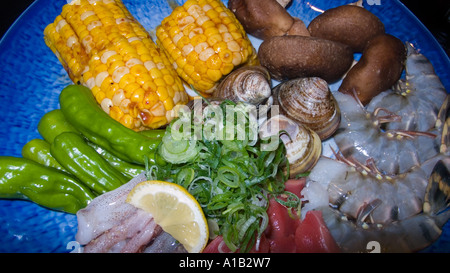 Auswahl an frischen Zutaten bestimmt für einen Grill Fisch- und Fleischgerichte Stockfoto