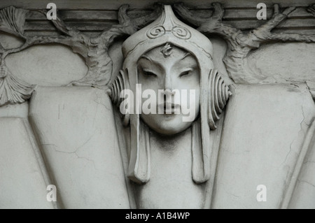 Fries der mongolischen Krieger auf der Außenseite des Jugendstil Bahnhofsgebäude in Praha Hlavni nadrazi Hauptbahnhof in Prag in der Tschechischen Republik Stockfoto