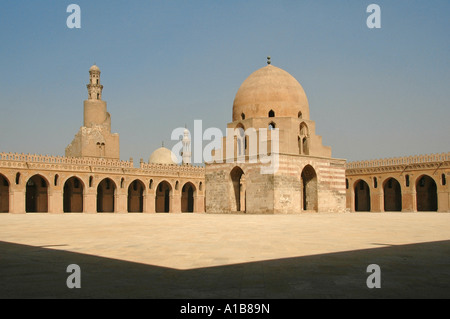 Die Spirale Minarett und Waschung Brunnen (sabil) der Ibn Tulun Moschee die älteste Moschee in Kairo überleben in seiner ursprünglichen Form, Ägypten Stockfoto