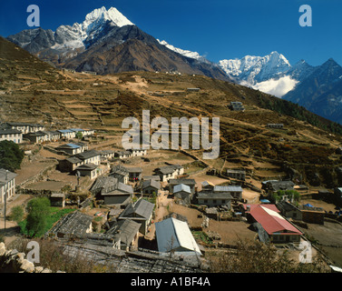 Namche Bazar, der Hauptstadt der Sherpa-Region mit Thamserku Blick hinter Region Khumbu (Everest), Nepal Stockfoto