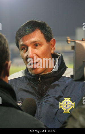 Nordirland internationaler Manager Lawrie Sanchez, befragt nach freundlichen Norwegen Windsor Park Belfast Stockfoto