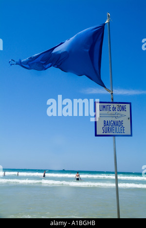 Schwimmen Markierungsfähnchen auf Biscarrosse Beach, Aquitaine, Frankreich. Stockfoto