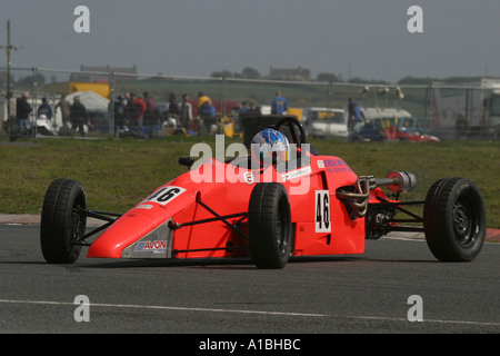 Van Diemen rf92 Formel Ford 1600 Racing Auto Spins im offenen Rennen Kirkistown Rennen Schaltung Grafschaft down Northern Irland Stockfoto