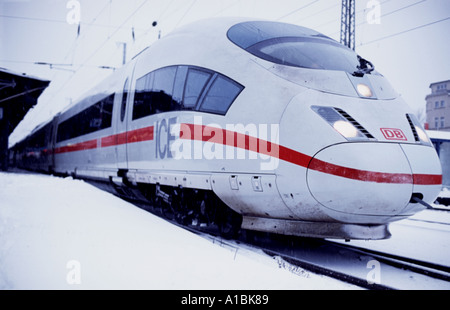 Deutsche Bahn Inter City Express Zug in Solingen, Nord Rhein Westfalen, Deutschland. Stockfoto