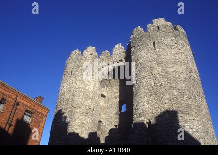 Blickte zu Saint Lawrence s Gate in Drogheda, County Louth, Irland Stockfoto