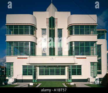 Hoover Building, Middlesex, 1932-38. Jetzt einen Tesco-Supermarkt. Restaurierte Seitenansicht. Architekt: Wallis Gilbert und Partner Stockfoto