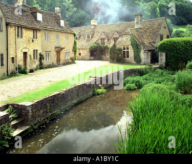 GB - WILTSHIRE: Ferienhäuser in Castle Combe Stockfoto