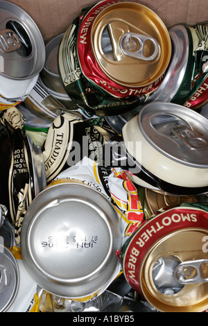 Zerkleinerte trinken Bier Dosen bereit, Zinn, Stahl Aluminium Aluminium Umwelt Umwelt recycelt werden Stockfoto